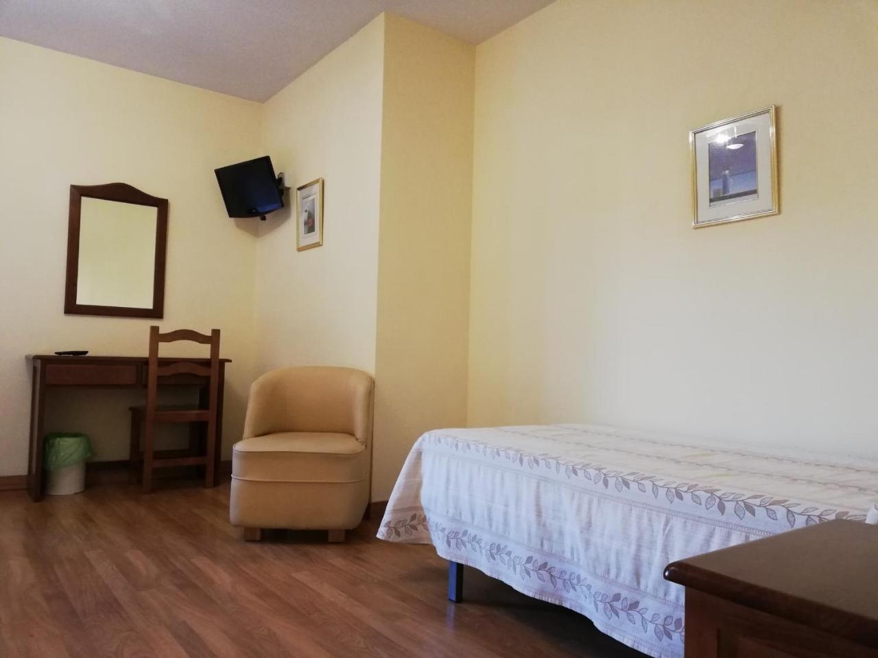 Hotel Labella Maria à Pinos Genil Extérieur photo