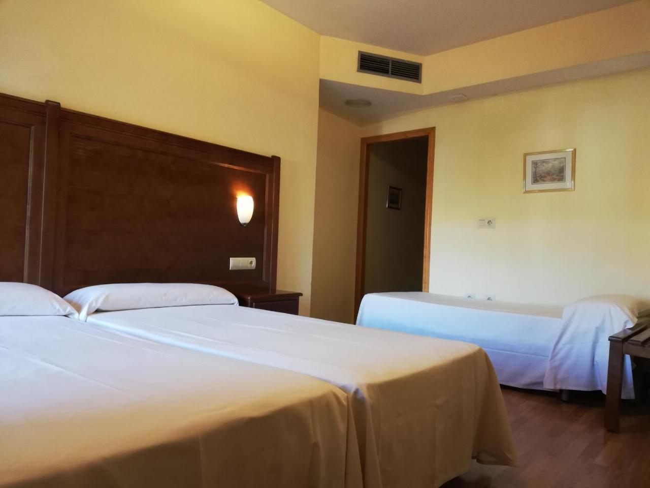 Hotel Labella Maria à Pinos Genil Extérieur photo