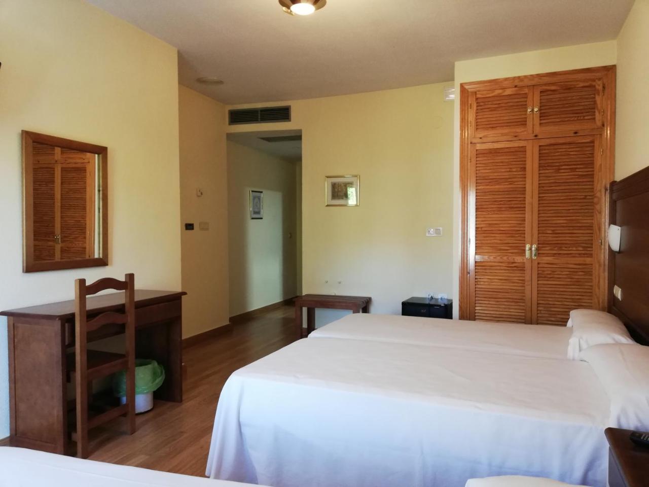 Hotel Labella Maria à Pinos Genil Extérieur photo